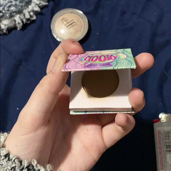 makeup - Picture 3 of 4